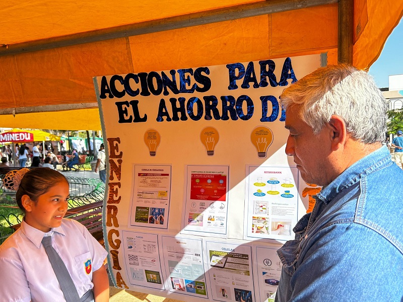 Aprendiendo con Energía presente en feria escolar de clubes de Ciencia y Tecnología en Sullana