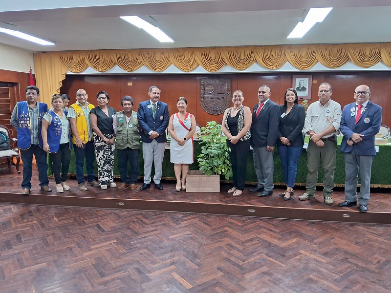 I Foro ambiental "Agua, plantemos un árbol, sembremos vida, reciclemos para vivir mejor" organizado por el Club de Leones