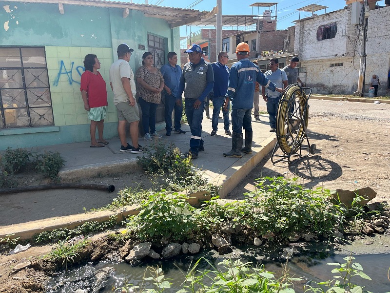 Municipalidad canaliza llamado de vecinos para que EPS GRAU atienda colapso de desagües