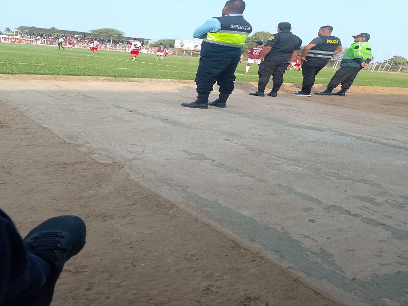 FALTO MAYOR DOTACION DE LA PNP,EN EL ESTADIO