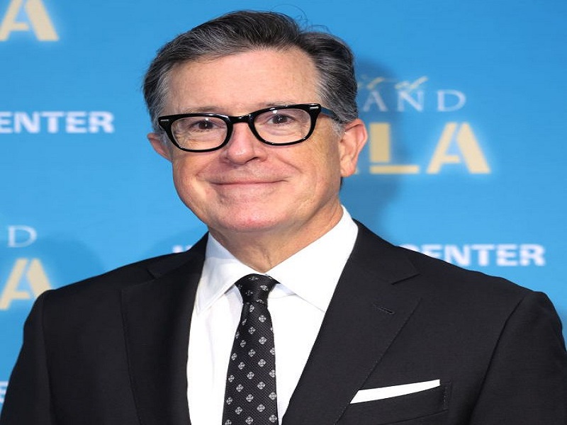 Presentador Stephen Colbert se burla de Dina Boluarte y critica sus cirugías: “Madame web”