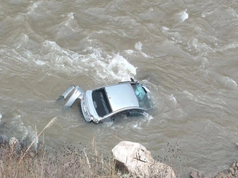 Vehículo que transportaba a cinco policías cayó al río Mantaro: un suboficial continúa desaparecido
