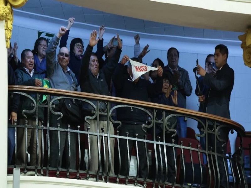 Maestros jubilados y cesantes accederán a pensión adecuada, tras ley aprobada en el Congreso: ¿De qué se trata?