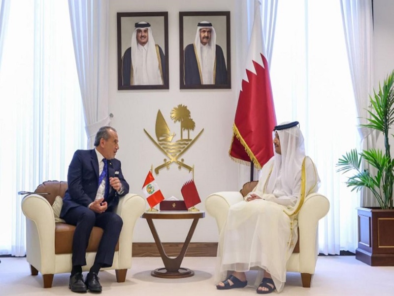 Canciller peruano inicia gira en el Golfo y se reúne con su homólogo de Qatar