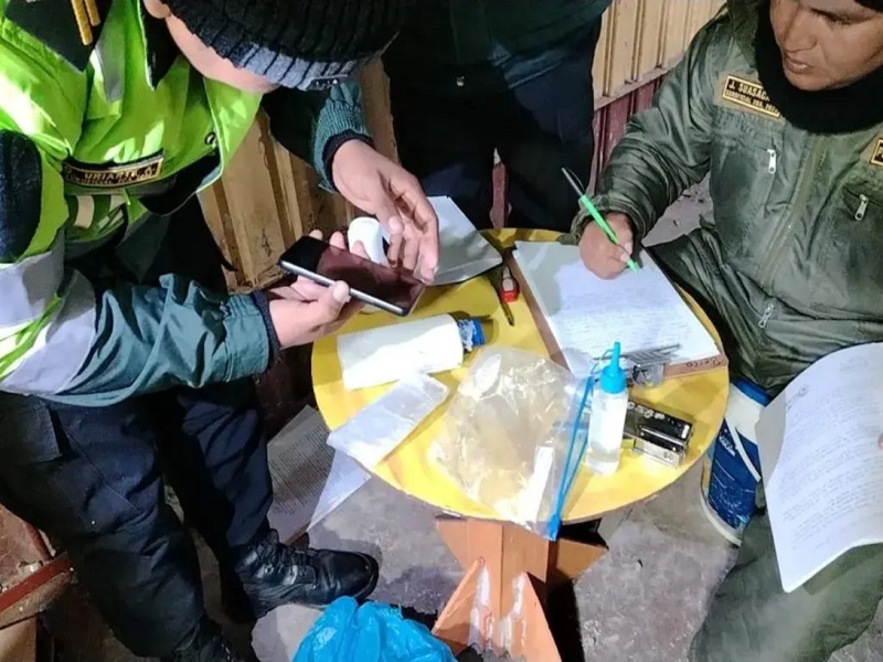 Increíble. Hallan celular y audífonos en celda de interno por homicidio en penal de Challapalca