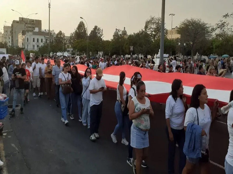 Artistas y colectivos ciudadanos marcharon en Lima contra la inseguridad