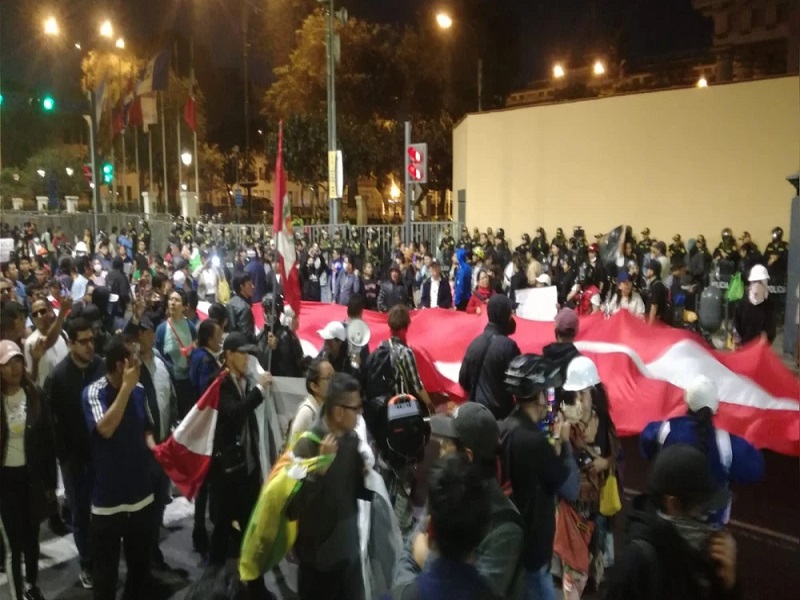 "¿Qué futuro va a haber si morimos día a día?": la 'Generación Z' vuelve a las calles en una quinta jornada de protestas contra Dina Boluarte y el Congreso