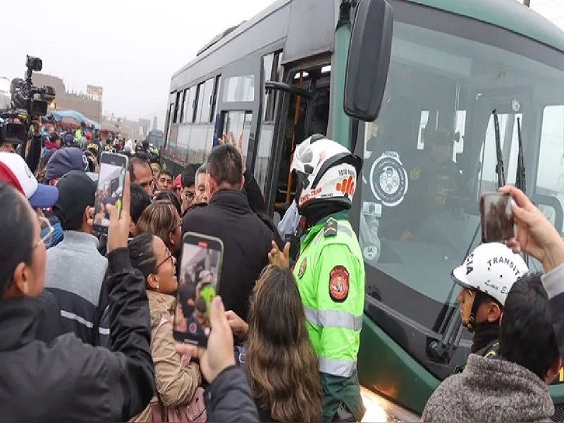 Gremios de transportistas formales advierten que habrá un paro de 48 horas si continúan los atentados contra buses