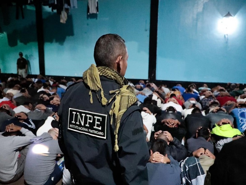 ¡Vivían como reyes! INPE realiza operativo simultáneo en 68 penales