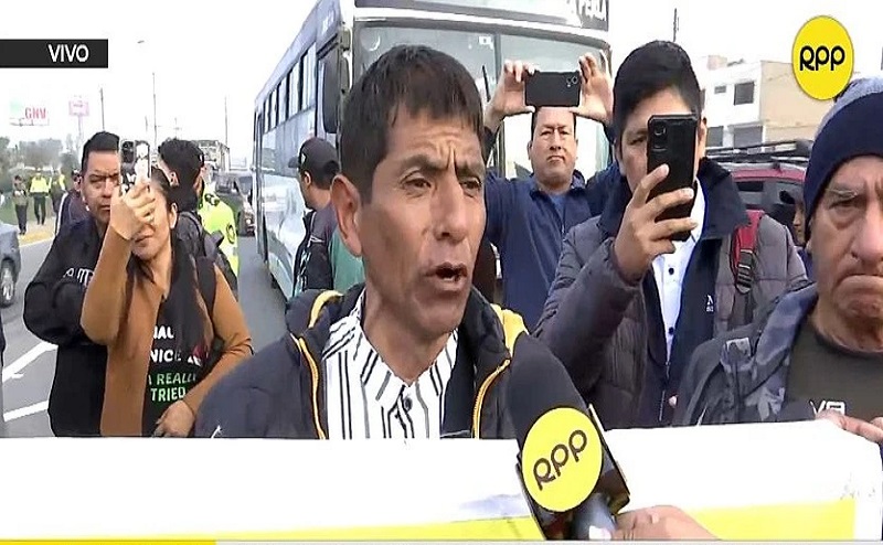 Tensión en Puente Piedra: trasportistas reventaron llanta a bus que salió a circular