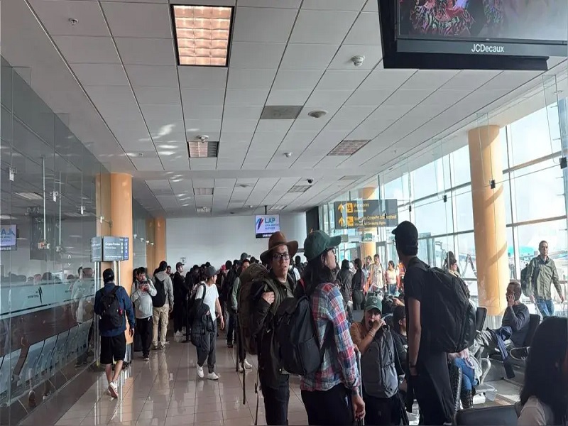 Pasajeros reportan demoras en salida de vuelos en Aeropuerto Internacional Jorge Chávez por falla en radar