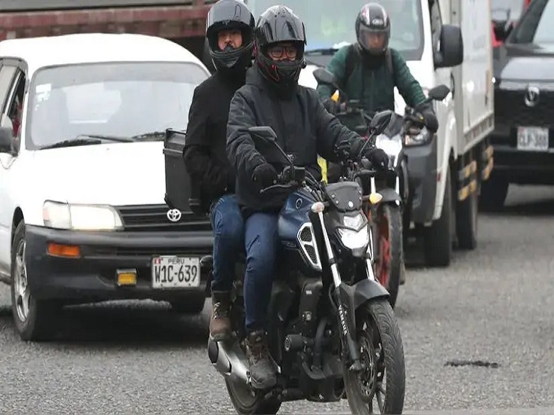 Defensoría propone al Gobierno que se prohíba el uso de motos lineales desde las 6 p. m. hasta las 6 a. m.