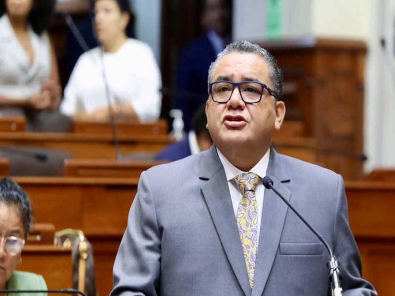 Juan José Santiváñez renunció al Ministerio de Justicia para postular al Congreso