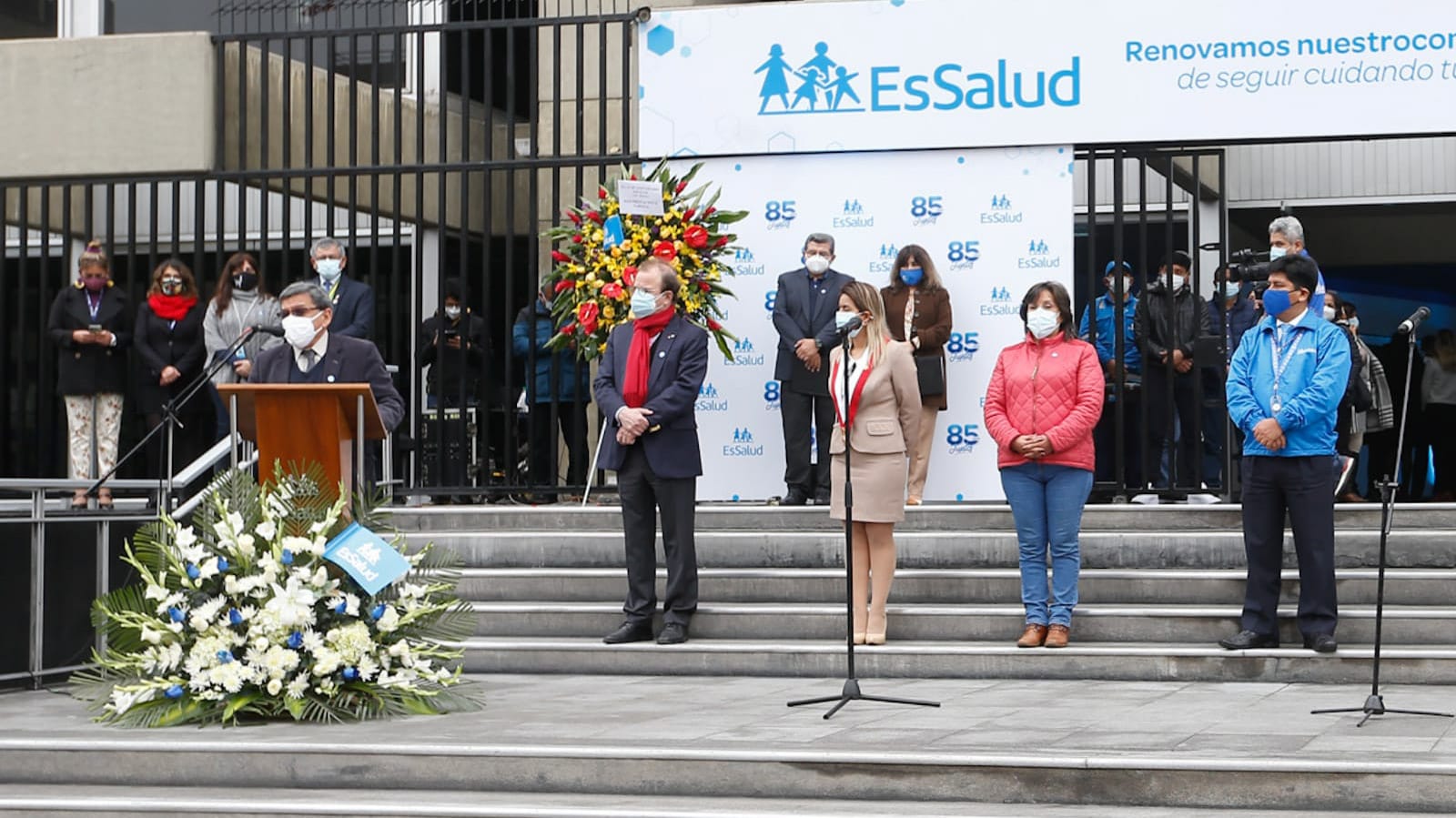 Presidenta de EsSalud confronta a periodistas tras preguntas sobre vínculo con cirujano de Dina Boluarte