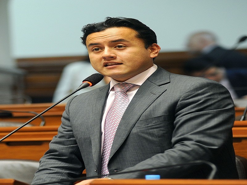¿Qué dijo Richard Acuña sobre el vergonzoso incidente de su padre en un avión?
