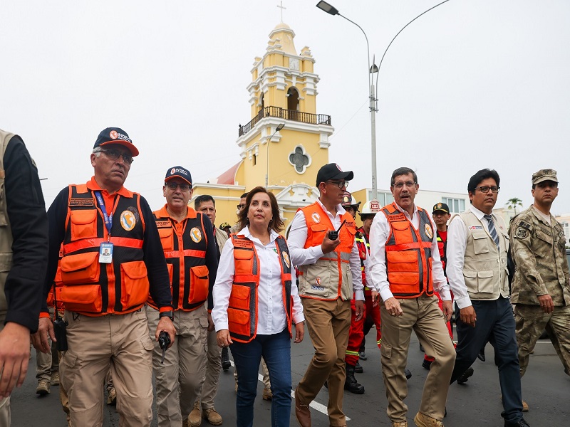 Dina Boluarte anuncia que el ministro de Defensa tomará "acciones pertinentes" tras incidente con periodistas en el COEN