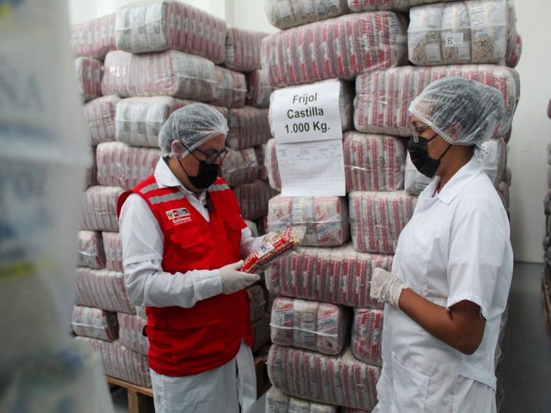 Qali Warma supervisa almacenes de proveedores de alimentos que serán entregados a colegios de Piura
