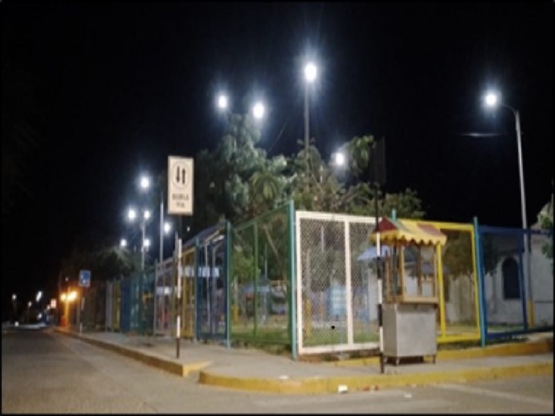 Enosa instaló luminarias LED en las principales calles del distrito de Sechura